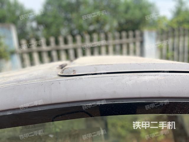 驾驶室顶部（整机外观）