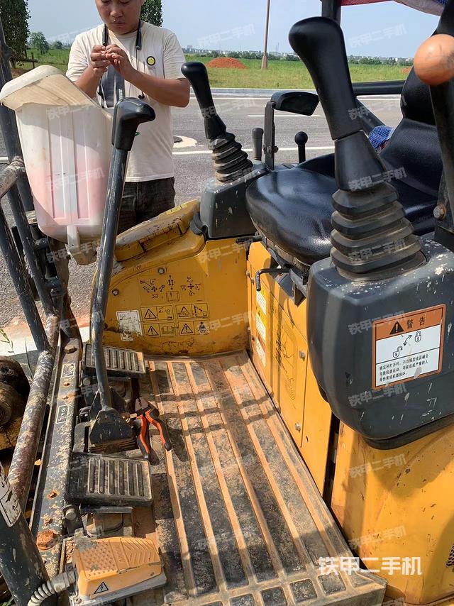 驾驶室整体（整机外观）