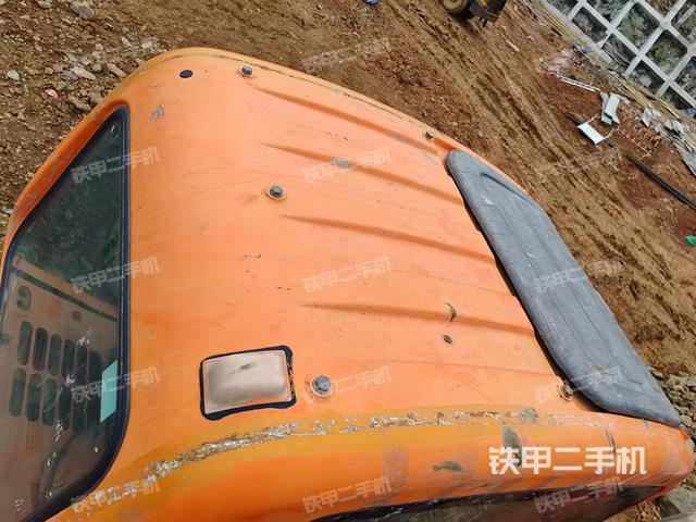 驾驶室顶部（整机外观）