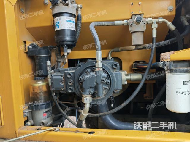 液壓泵斜45?左（大件艙室）