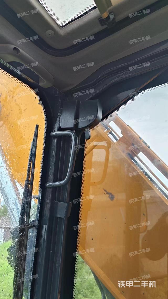 驾驶室顶部（整机外观）