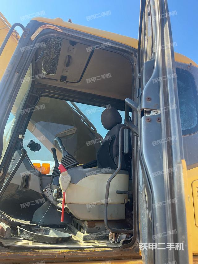 驾驶室顶部（整机外观）