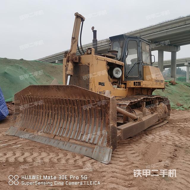 整机右侧（设备外观及核心部件）