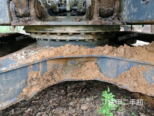 轉(zhuǎn)盤和下車架正前（工作和回轉(zhuǎn)裝置）