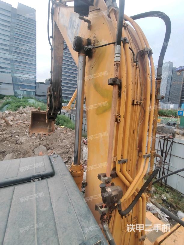 大臂背部俯视（工作和回转装置）