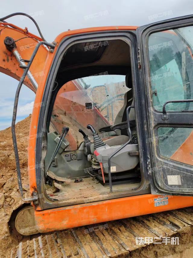 驾驶室整体（整机外观）