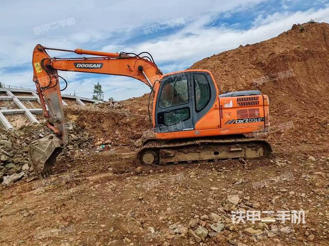 斗山DX150LC挖掘机