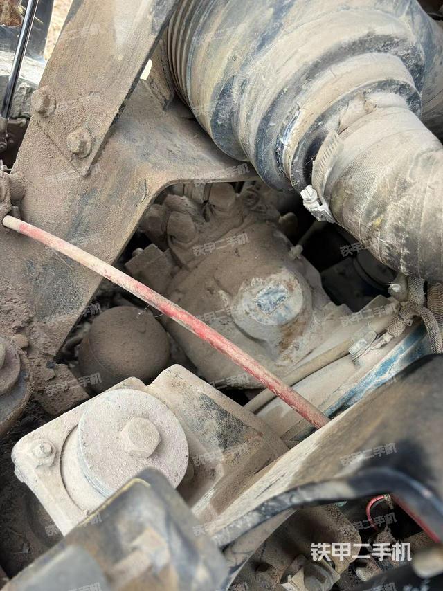 液压泵舱室正面整体（整机外观）