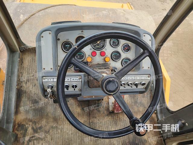 驾驶室操作台（设备外观及核心部件）