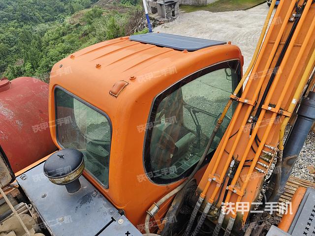 驾驶室顶部（整机外观）