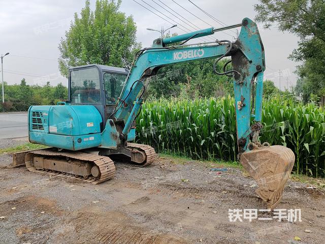 驾驶室顶部（整机外观）