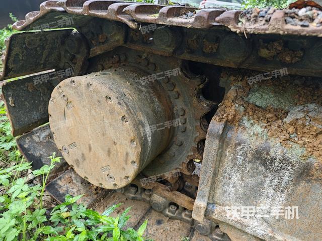 左驅(qū)動輪（行走機構(gòu)）