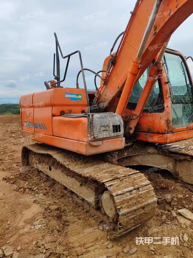 单侧履带整体（整机外观）