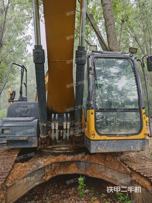 大臂油缸整體?豎拍（工作和回轉(zhuǎn)裝置）