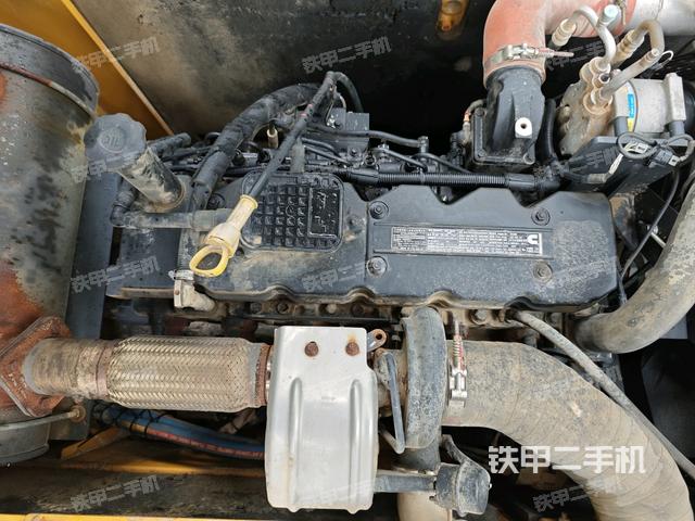 氣門(mén)室蓋螺絲特寫(xiě)（上車(chē)部件）