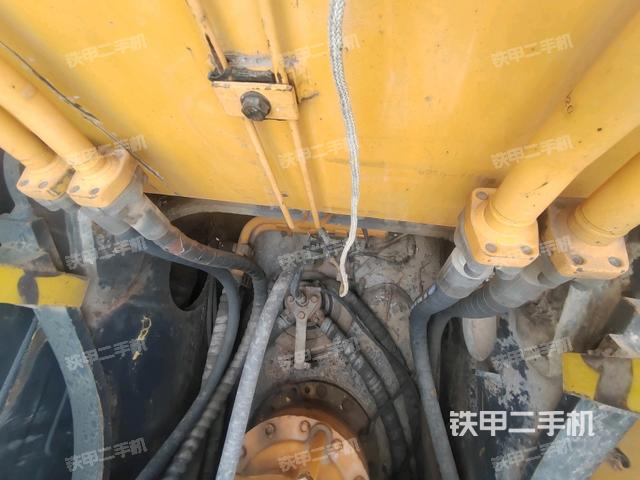 中央回转接头特写（上车部件）