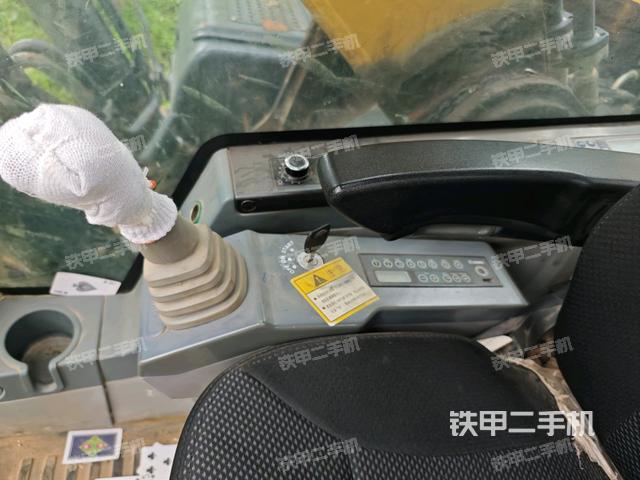 座椅右側(cè)控制臺/鑰匙門/油門/含右手柄（駕駛室部分）