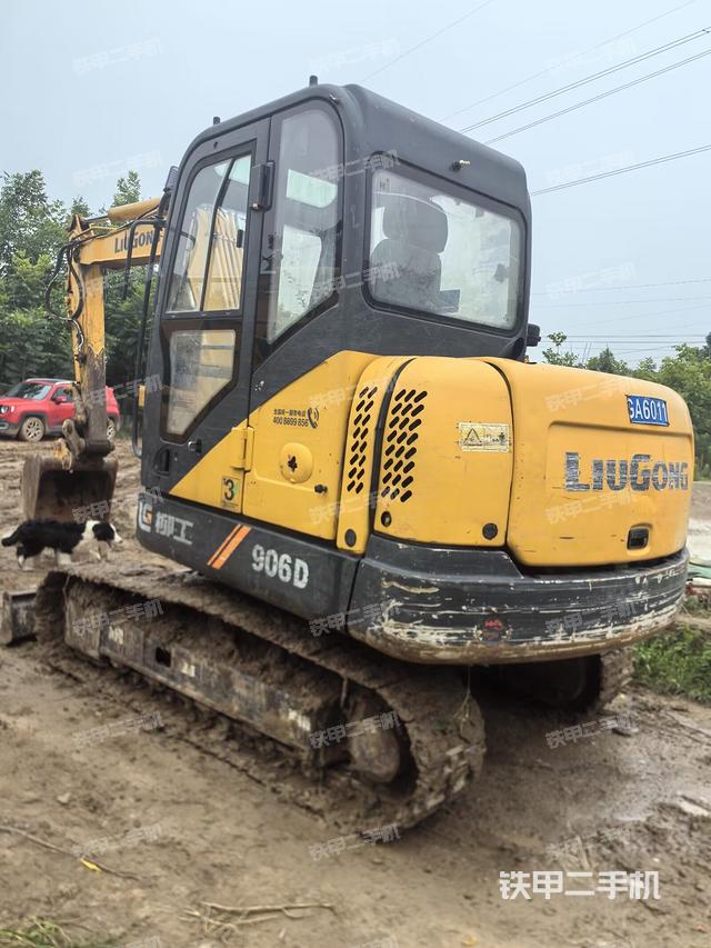 驾驶室顶部（整机外观）