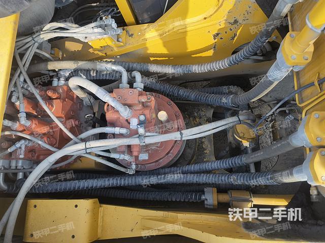 回转马达和主控阀（整机外观）