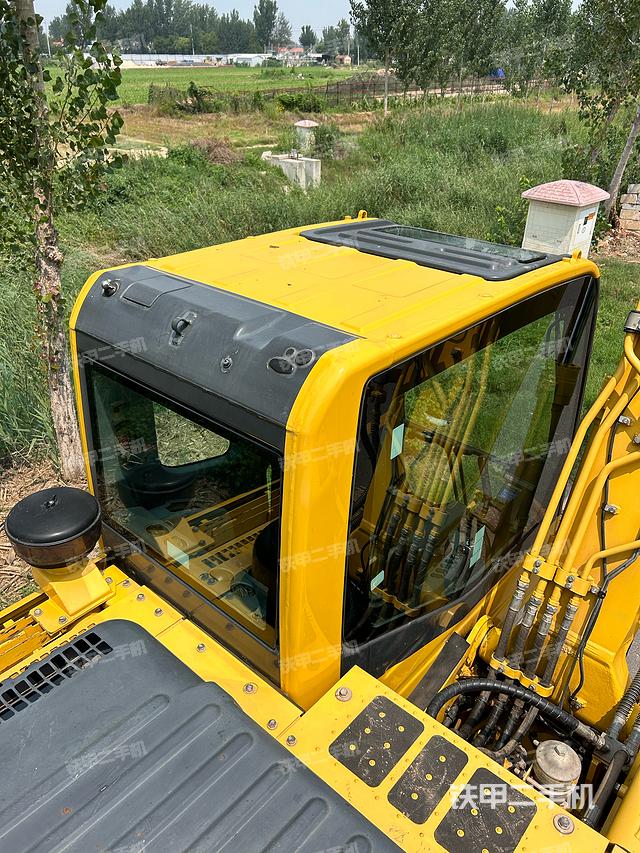 驾驶室顶部（整机外观）