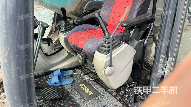 驾驶室整体（整机外观）