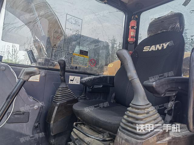 驾驶室整体（整机外观）