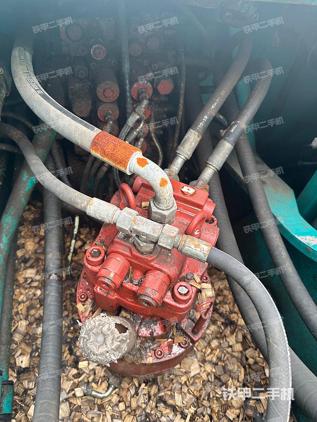 回转马达和主控阀（整机外观）