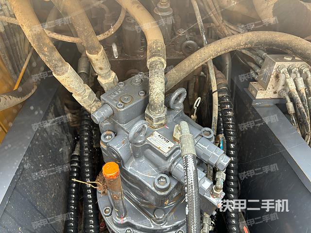 回转马达和主控阀（整机外观）