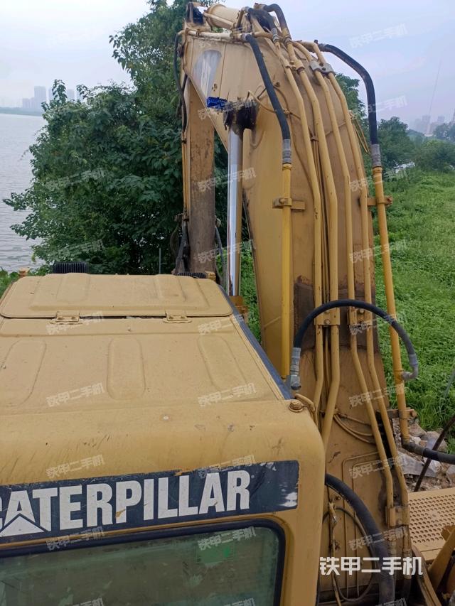 驾驶室顶部（整机外观）