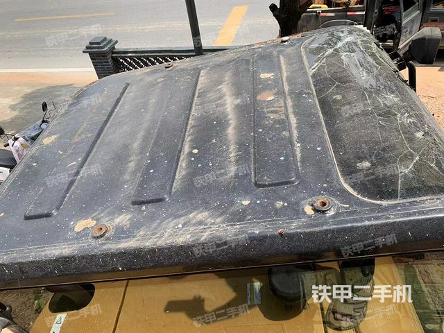 驾驶室顶部（整机外观）