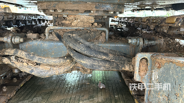 回转马达和主控阀（整机外观）