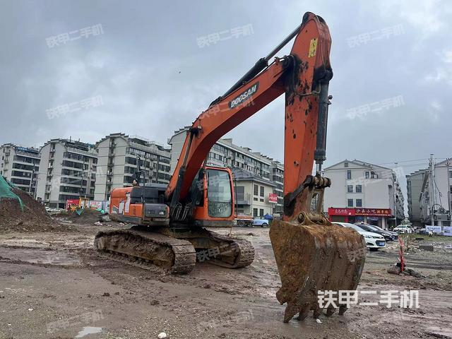 驾驶室整体（整机外观）