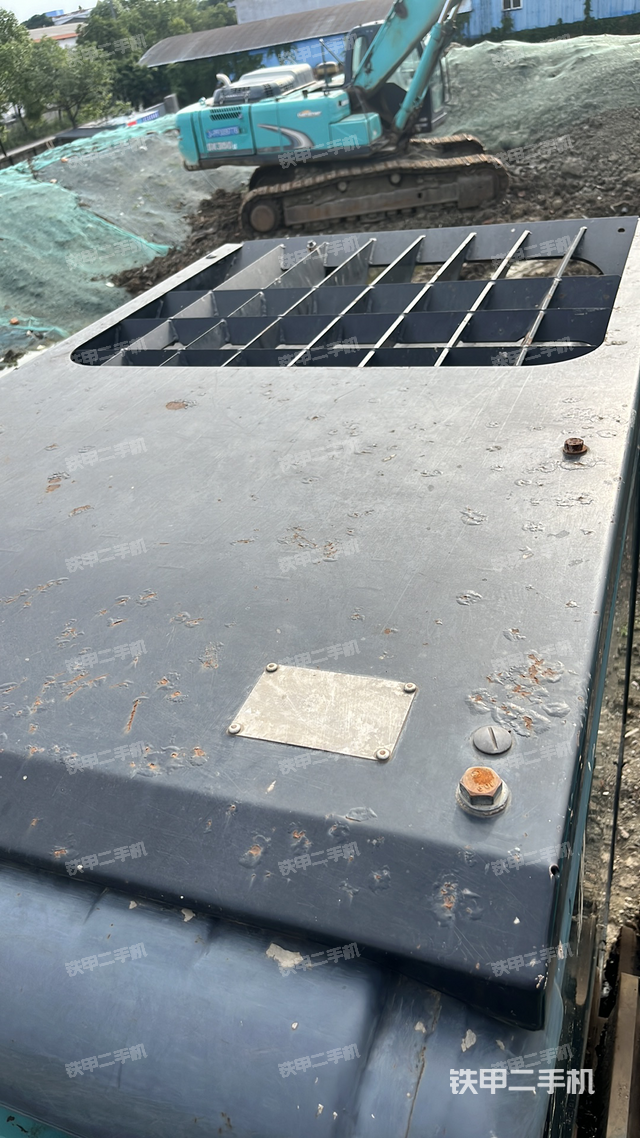 驾驶室顶部（整机外观）