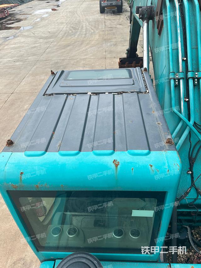 驾驶室顶部（整机外观）