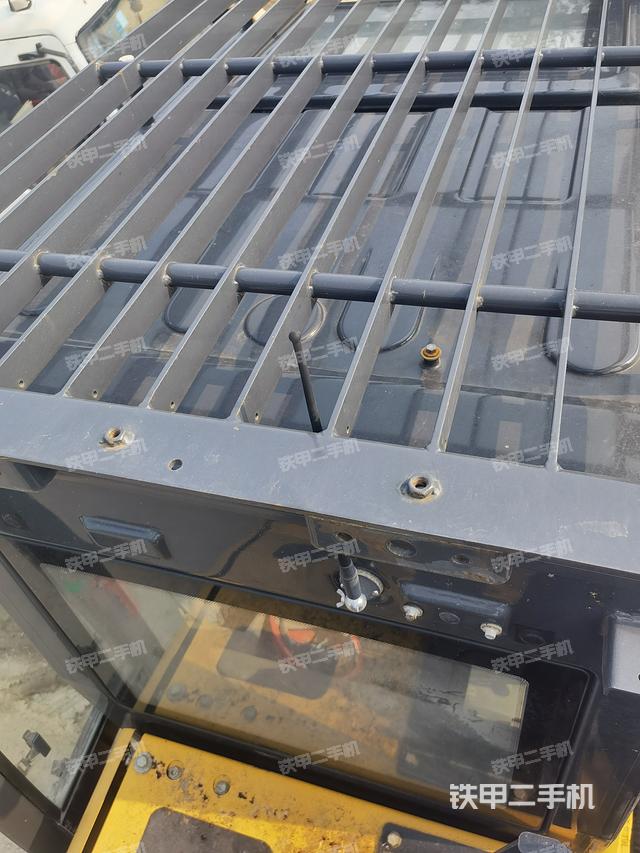 驾驶室顶部（整机外观）