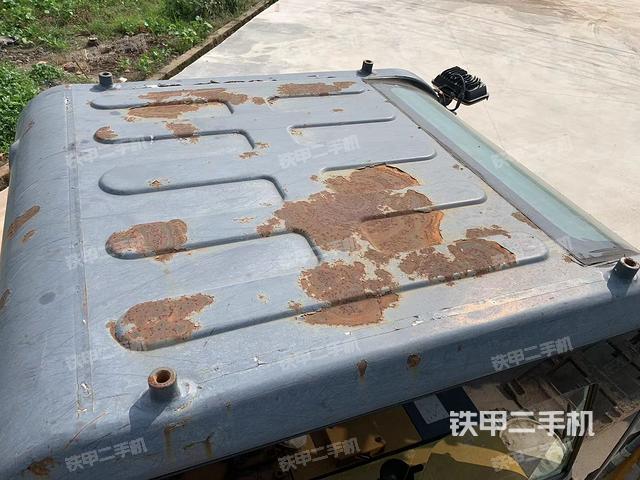 驾驶室顶部（整机外观）