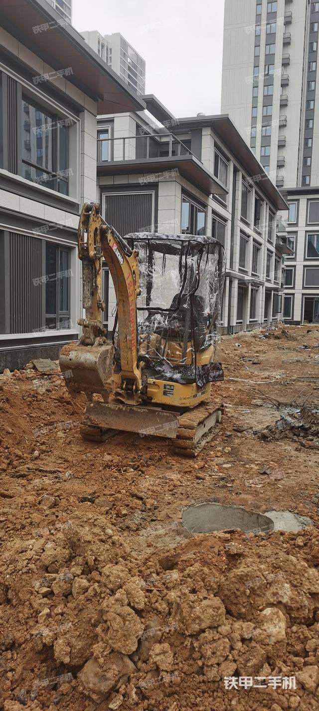 驾驶室顶部（整机外观）