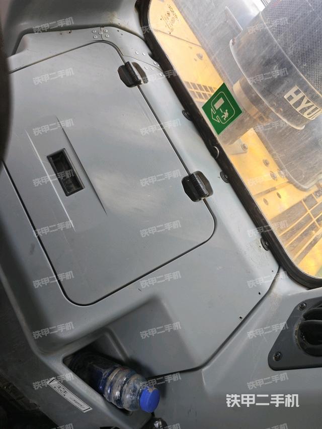 后窗玻璃角標（駕駛室部分）