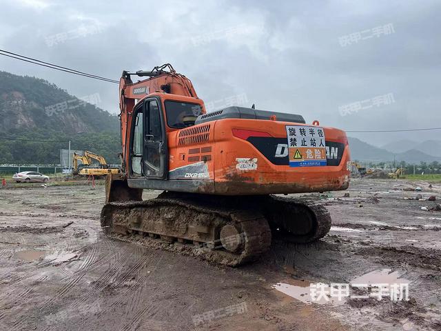 单侧履带整体（整机外观）