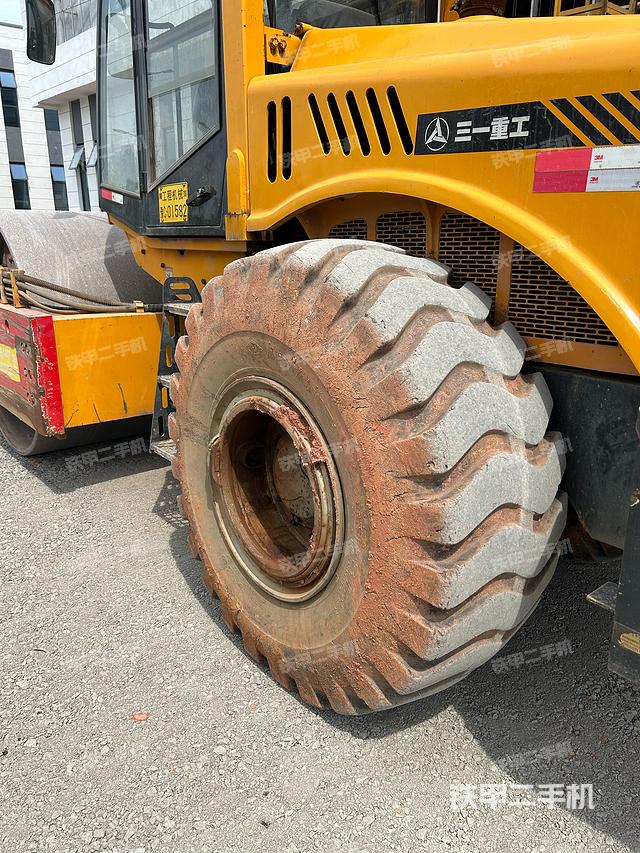 整机左侧（设备外观及核心部件）