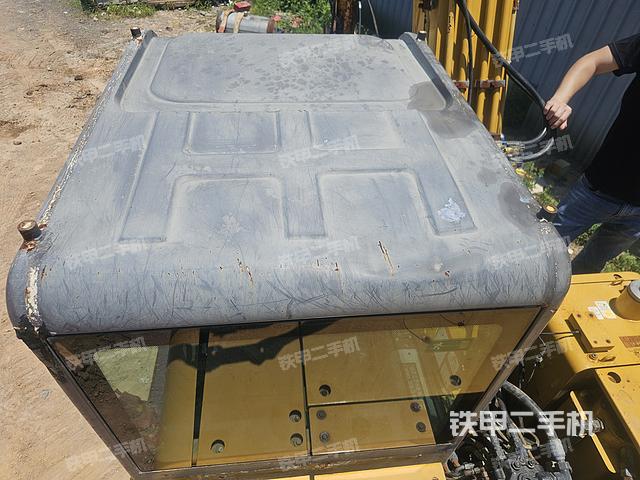 驾驶室顶部（整机外观）