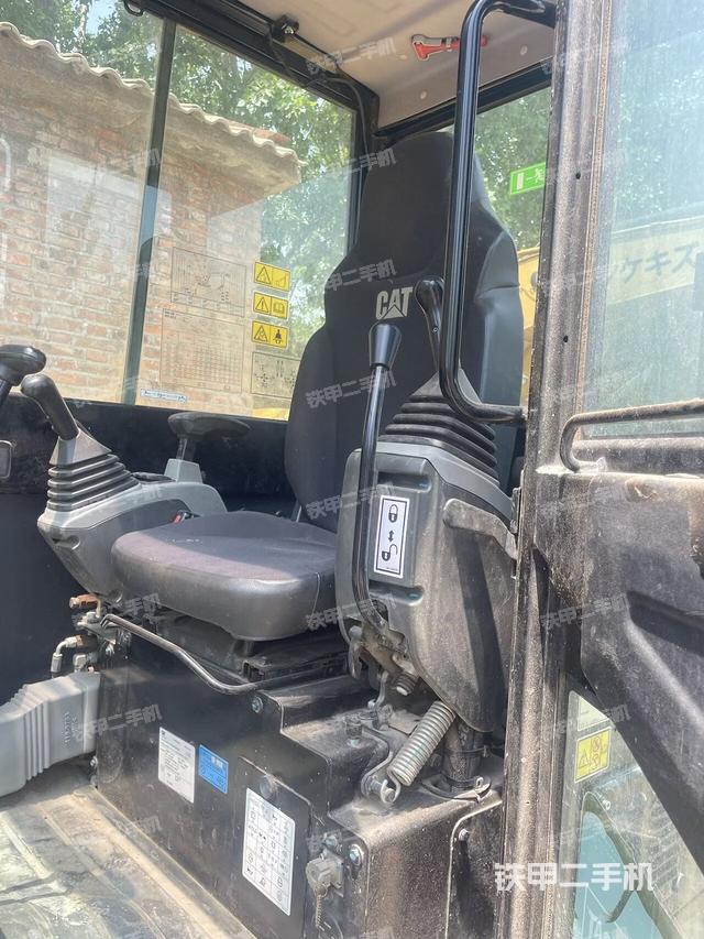 驾驶室顶部（整机外观）