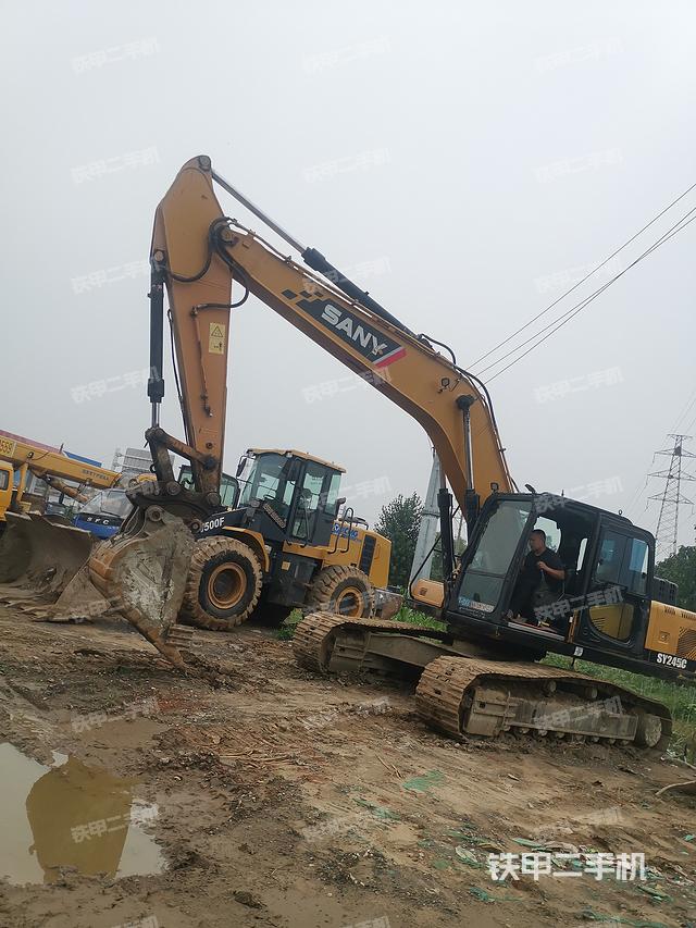 三一重工SY215C挖掘机