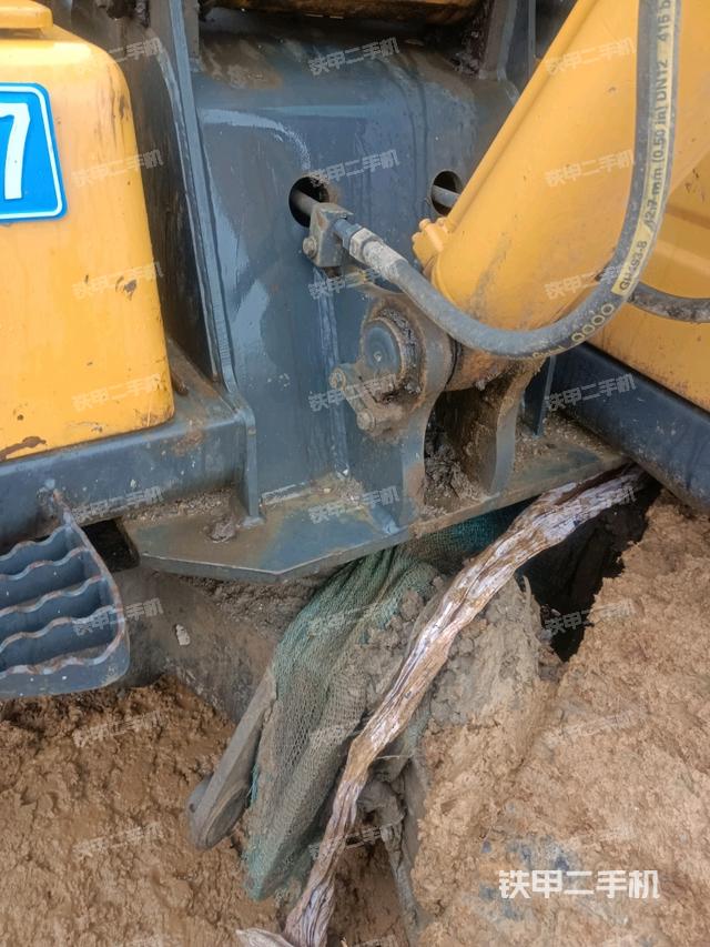 回转马达和主控阀（整机外观）