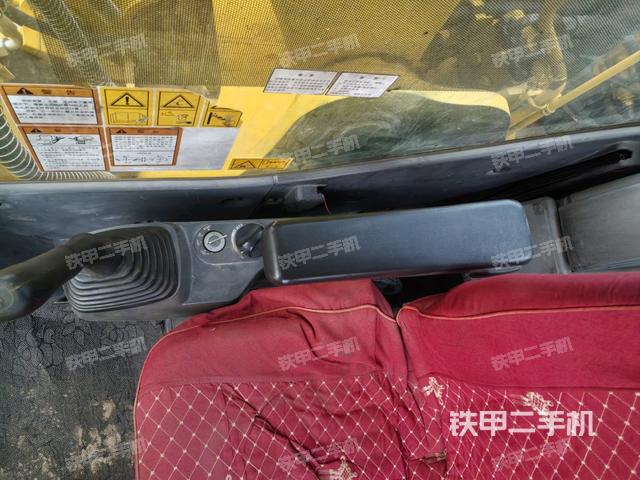 座椅右側(cè)控制臺/鑰匙門/油門/含右手柄（駕駛室部分）