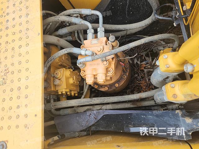 回转马达和主控阀（整机外观）