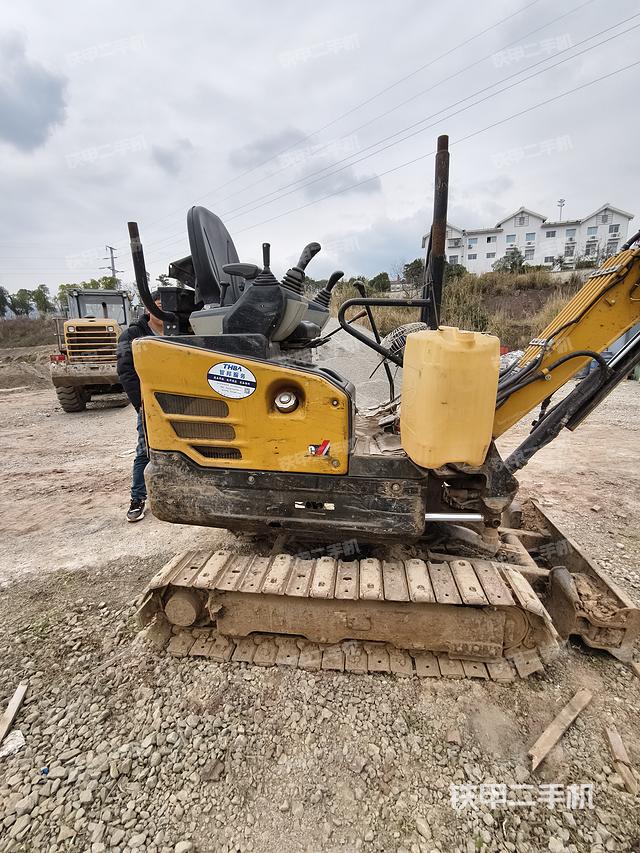 驾驶室顶部（整机外观）