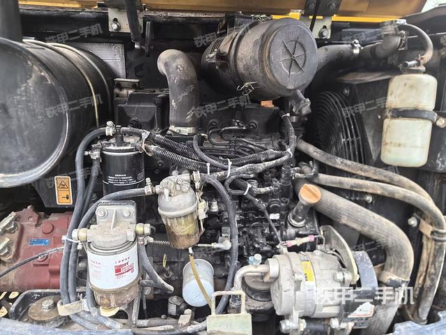 回转马达和主控阀（整机外观）