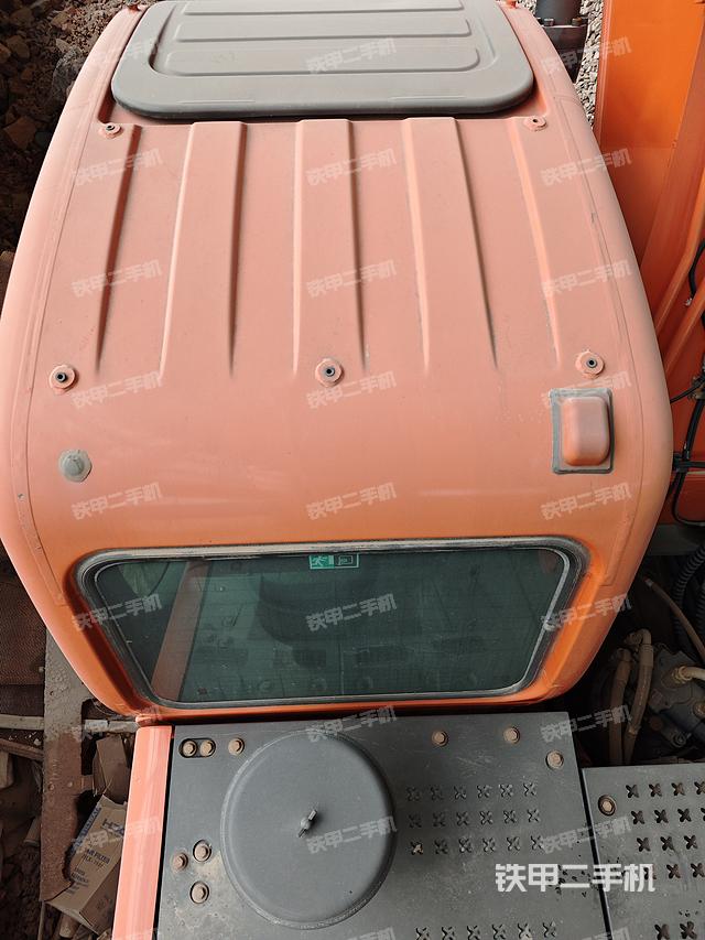 驾驶室顶部（整机外观）