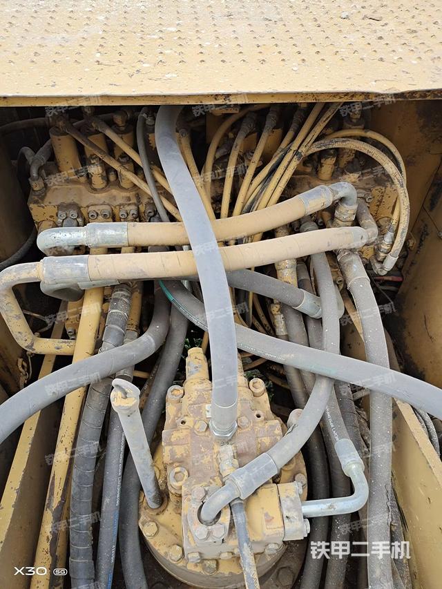 回转马达和主控阀（整机外观）